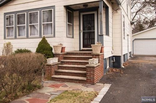 103 Stratford Rd, Dumont, NJ 07628-1142