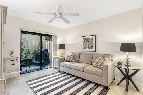 909 Reef Pt Cir, Naples FL 34108-8772 exterior