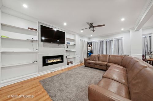 7251 Paxton Ave, Chicago IL  60649-2519 exterior