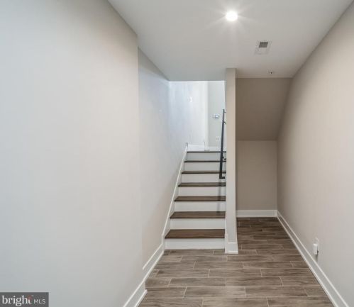 220 Fountain St, Philadelphia PA  19128-4508 exterior