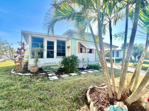 112 Cape Sable Dr, Naples, FL 34104-4117