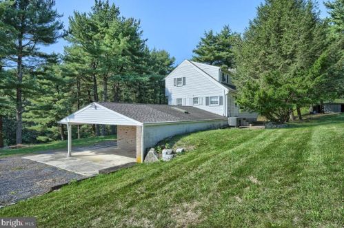 752 Nyes Rd, Hummelstown PA 17036-8688 exterior