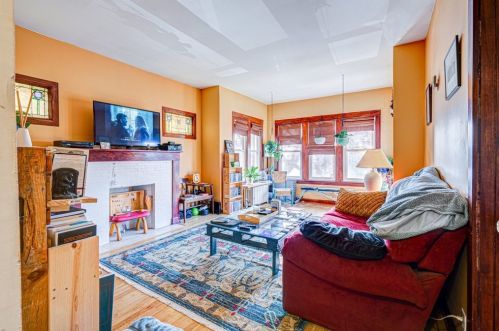 4937 Monticello Ave, Chicago IL 60647-1132 exterior