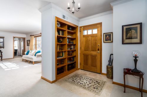 2218 Fairlane Ave, Milwaukee, WI 53209-2125