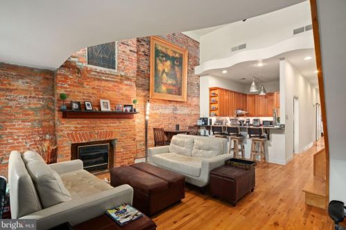 606 2nd St, Philadelphia PA 19133-3303 exterior