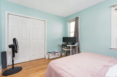 1 Lincoln Ave, Norwalk CT 06854-3709 exterior