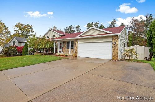 589 Sunbrook St, Grand Rapids, MI 49508-7707