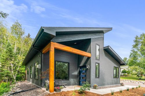 811 Mellwood Ave, Duluth MN 55804-1718 exterior