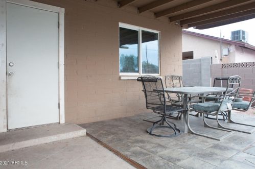 1818 50 Dr, Phoenix AZ 85031-1324 exterior