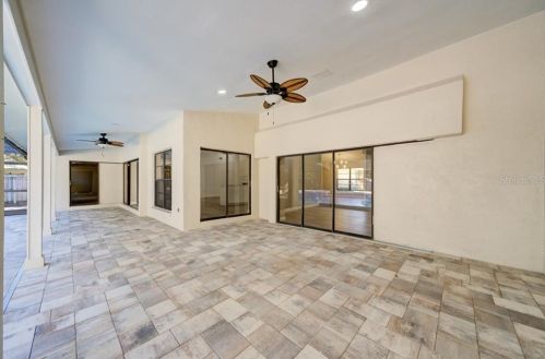 5012 Barrowe Dr, Tampa FL 33624-2593 exterior