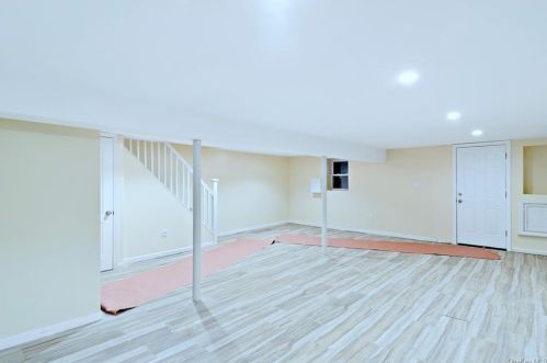 2732 Holland Ave, Bronx NY 10467-8709 exterior