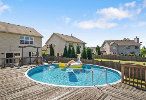 1256 Boxwood Dr, Bull Valley IL 60014-8396 exterior