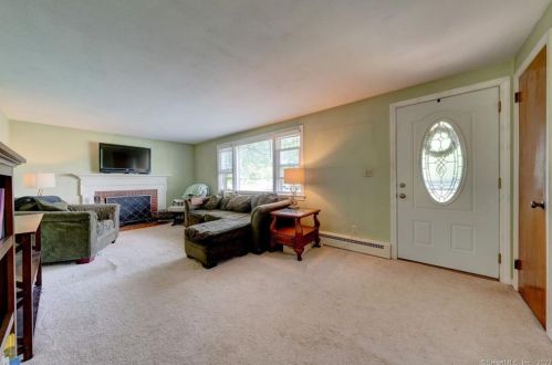 148 Main St, Hartford CT 06111-2434 exterior