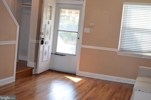 2529 Capitol St, Washington, DC 20002-1014