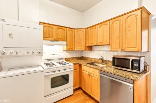 1316 Diversey Pkwy, Chicago IL 60614-1125 exterior