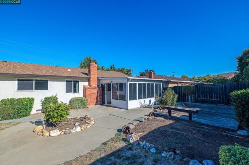 3948 Majestic Dr, Concord CA  94519-1214 exterior