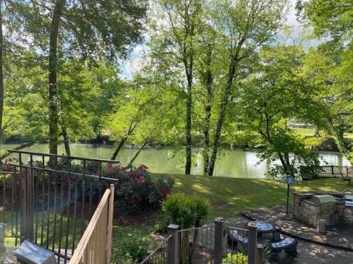 1845 Brandon Hall Dr, Atlanta GA  30350-3708 exterior