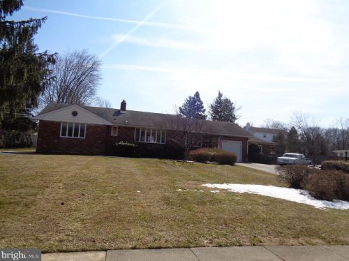 11 Bedford Dr, Trenton NJ exterior