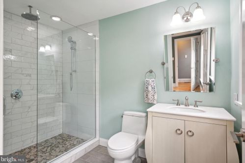 128 Bainbridge St, Philadelphia PA  19147-2402 exterior