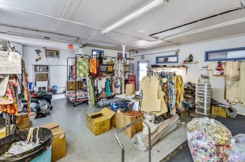 1734 Kahai St, Honolulu HI 96819-3913 exterior