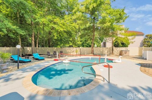 40 Ponderosa Ln, Old Bridge NJ  08857-3334 exterior