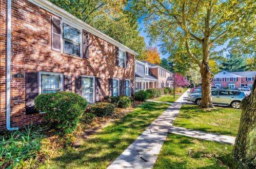 48 Smithfield Ct, Springfield, MA 01108-3130