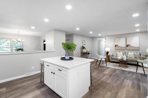 1049 Fernpark Dr, Saint Louis MO 63141-6132 exterior