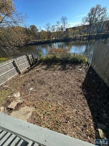 19 Cres Ave, Paterson NJ 07512-2305 exterior