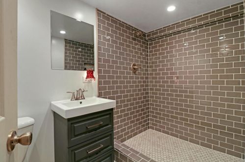 6304 Peterson Ave, Chicago IL 60646-4619 exterior