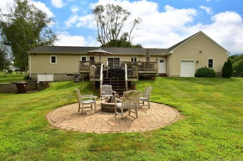 281 Abbe Rd, Enfield CT 06082-5745 exterior