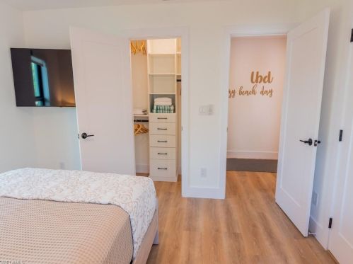 673 97 Ave, Naples FL 34108-2280 exterior