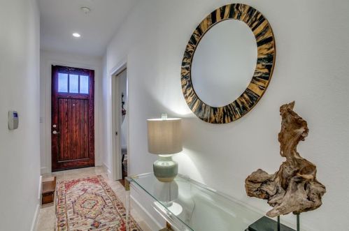 3210 Carlisle St, Dallas, TX 75204-1123