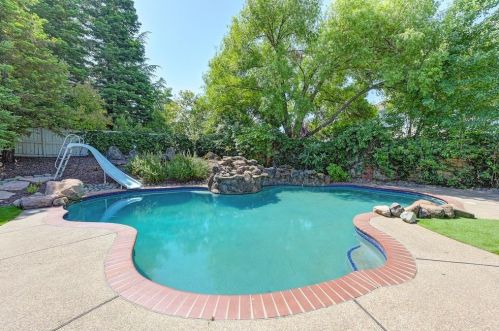 2327 Hartford Ct, Folsom CA 95762-5931 exterior