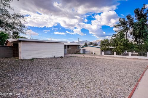 6143 Seneca St, Tucson, AZ 85712-3010