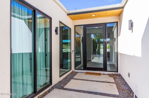 3118 42nd St, Phoenix AZ  85018-6418 exterior