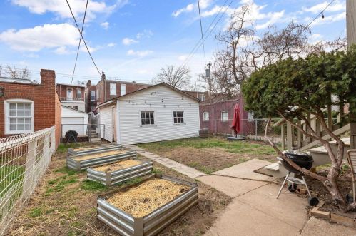 4030 Flad Ave, Saint Louis MO 63110-3924 exterior