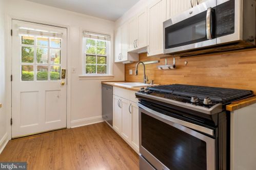 6524 10th St, Alexandria VA  22307-6501 exterior