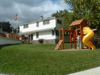 3400 33rd St, Milwaukee, WI 53215-4270