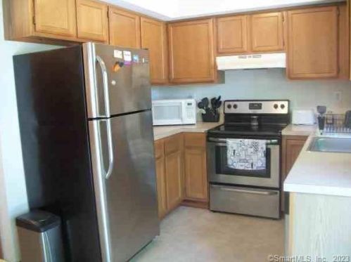 69 Long St, New Britain, CT 06051-1381