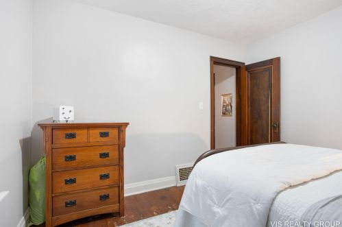 2256 Blodgett St, Meskegon MI  49441-1516 exterior