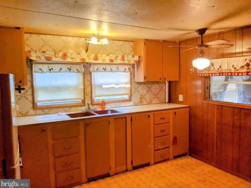 955 Plunkert Rd, Littlestown PA 17340-9643 exterior