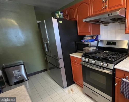 823 Longshore Ave, Philadelphia PA  19111-4422 exterior