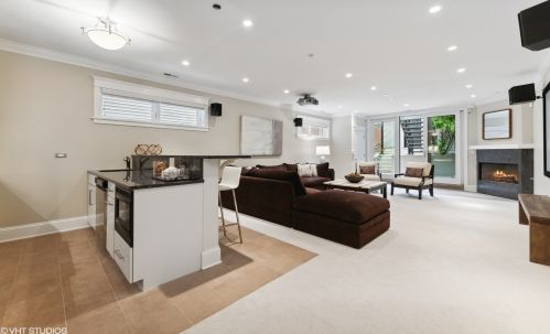 2514 Marshfield Ave, Chicago IL 60614-1907 exterior