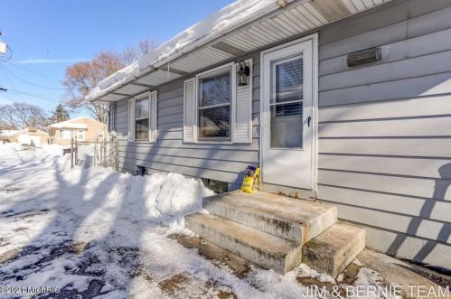 3100 Stratford Dr, Wyoming MI exterior