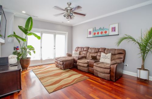 4646 63rd St, Chicago, IL 60629-5540