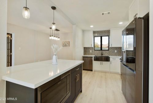 7008 11th Way, Phoenix AZ  85020-5313 exterior