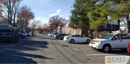 32 Woodedge Ave, Edison NJ exterior