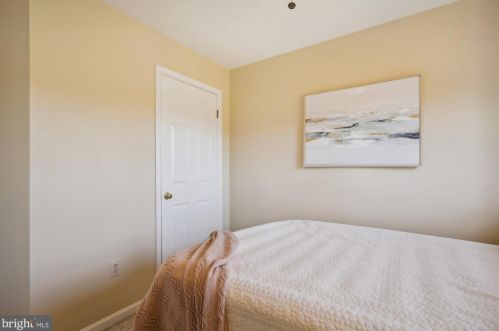 7027 Chesley Search Way, Alexandria VA 22315-4754 exterior