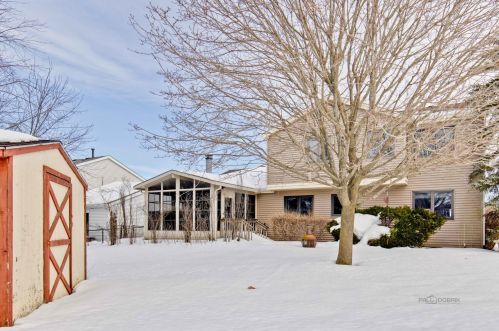 1404 Candlewood Dr, Bull Valley IL 60014-8964 exterior