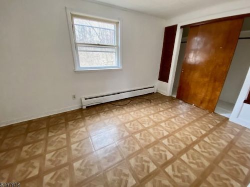 39 Excelsior Pl, Kinnelon, NJ 07405-1511